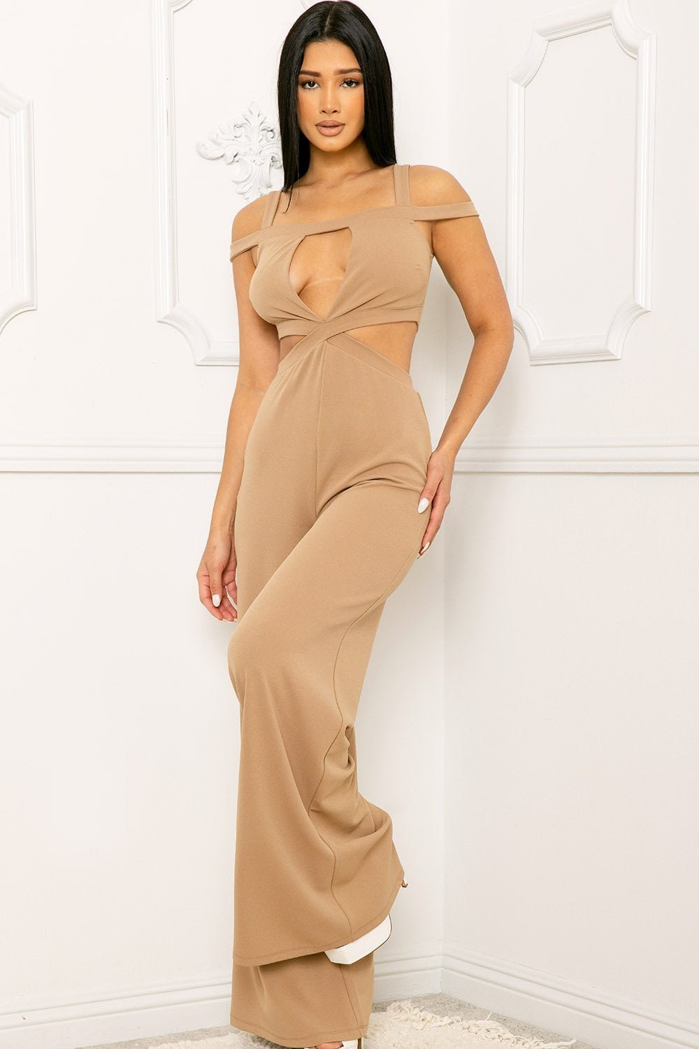 Cutout Detailed Jumpsuit – Wide Leg, Zipper Back & Shoulder Strap Design BOUTINIE