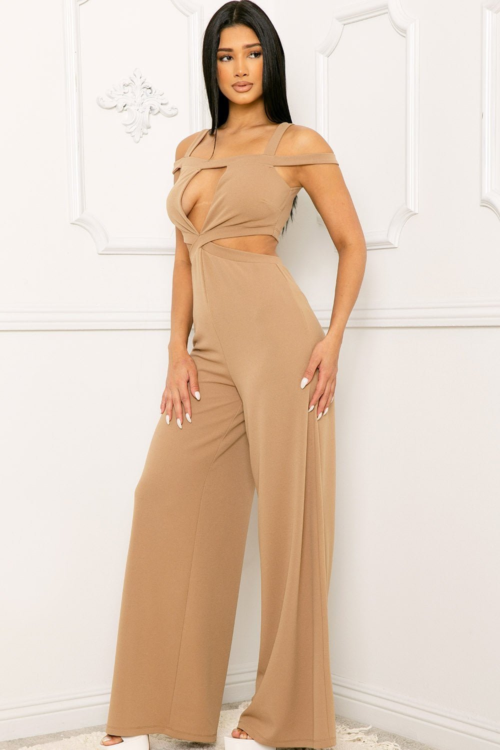 Cutout Detailed Jumpsuit – Wide Leg, Zipper Back & Shoulder Strap Design BOUTINIE
