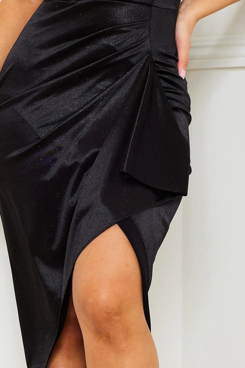 Satin Pleated Midi Dress – Sweetheart Neckline & Tulip Hem Design BOUTINIE