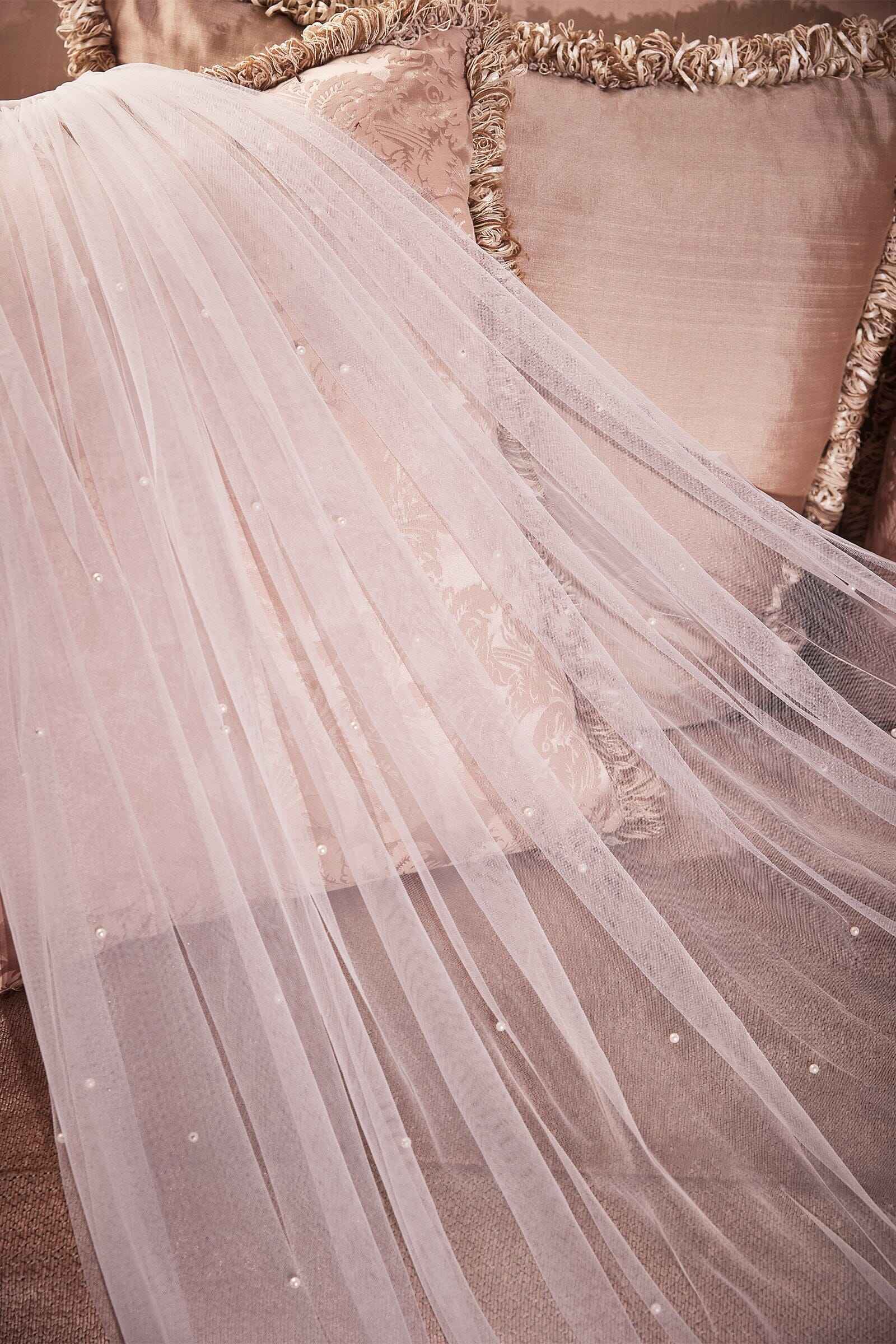 Pearl Drops Royal Veil by Ladivine V008